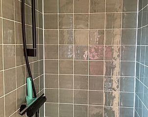 Stijlvolle douche in Huisje in Surhuisterveen, Friesland.