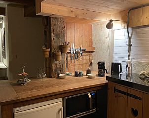 Landelijke keuken met moderne voorzieningen in Vakantiehuis in Gonga, Friesland, voor een comfortabele vakantie-ervaring.