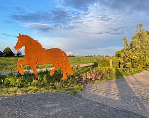 Prachtig uitzicht op het Friese platteland vanuit Vakantiehuis in Gonga, ideaal voor natuurliefhebbers.