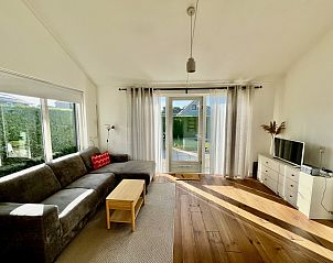 Gezellig vakantiehuis FR463 in Tzummarum, met groene tuin en trampoline, Friesland.