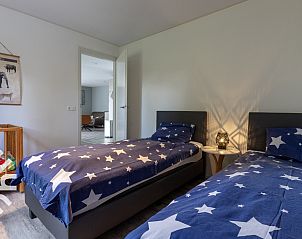 Slaapkamer in vakantiehuis FR422, Schoterzijl, met uitzicht op de woonkamer