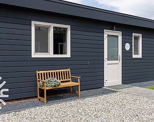 Wasruimte met wasmachine en droger in vakantiehuis FR422, Schoterzijl, Friesland