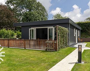 Eetkamer van vakantiehuis FR423 in Schoterzijl, Friesland met moderne inrichting.
