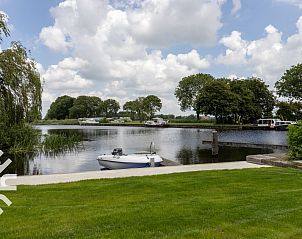 Prachtig uitzicht op de rivier bij vakantiehuis FR423, Schoterzijl, Friesland.