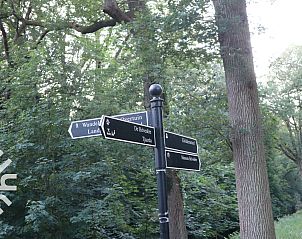 Ruime bijkeuken in FR411 vakantiehuis, Oudeschoot, met toegang tot tuin.