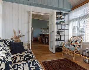 Slaapkamer met twee eenpersoonsbedden in FR411 vakantiehuis, Oudeschoot.