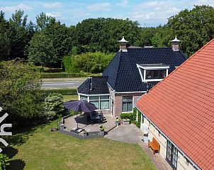 Keuken met ontbijtbar in FR411 vakantiehuis, Oudeschoot, modern en ruim.
