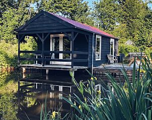 Verblijf 2617711 • Vakantiewoning Het Friese platteland • Kampeerhuisje aan de vijver 