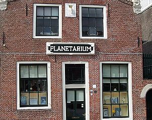 Planetarium nabij Vakantiehuis in Wjelsryp, gelegen op het Friese platteland.