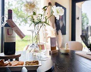 Fijne details in keuken van Huisje in Slappeterp, vakantiehuis op het Friese platteland.