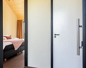 Ingang naar slaapkamer in Huisje in Slappeterp, vakantiehuis op het Friese platteland.