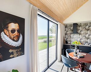 Stijlvol ingerichte eetruimte in Vakantiehuis in Slappeterp, Friesland.