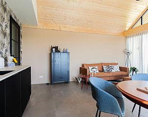 Ruime woonkamer en keuken in Vakantiehuis in Slappeterp, Friesland.