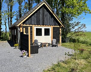 Vakantiehuisje in Peins met prachtig uitzicht op het Friese platteland, ideaal voor ontspanning.