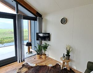 Zithoek in Vakantiehuisje in Baaium met uitzicht op de natuur van Friesland.