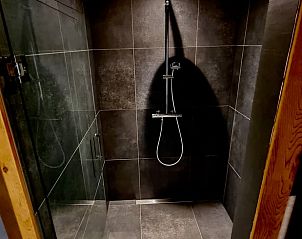 Stijlvolle douche in Huisje in Tersoal, vakantiewoning in Friesland.