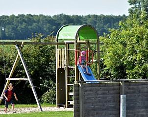Speeltuin voor kinderen bij Huisje in Sint Annaparochie, ideaal voor gezinnen op het Friese platteland, Friesland.