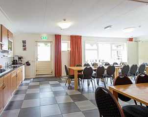 Varen op de Friese wateren nabij vakantiehuis FR290 in Sint Annaparochie, Friesland.