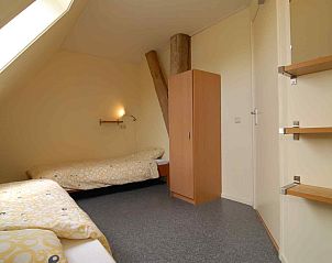 Uitzicht vanaf het terras van vakantiehuis FR290 in Sint Annaparochie, Friesland met rieten mand.