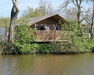 Veranda van Huisje in Wommels, met uitzicht op het Friese platteland in Friesland.