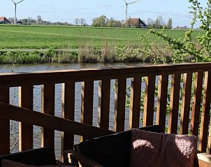 Terras van Huisje in Wommels met comfortabele zitplaatsen, Friese platteland in Friesland.