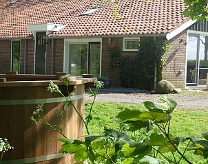 Buitenzijde van Vakantiehuisje in Pingjum met hot tub, Het Friese platteland, Friesland.