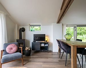 Comfortabele zithoek in Vakantiehuisje in Pingjum, Het Friese platteland, Friesland.