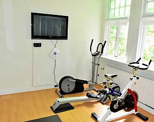 Luxe jacuzzi in vakantiehuis FR020, Sint Jacobiparochie, Friesland, voor ultieme ontspanning.