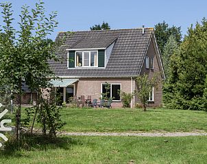 Vakantiehuis FR115 in Noardburgum op het Friese platteland met ruime tuin.