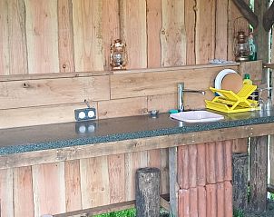 Authentieke buitenkeuken bij Vakantiehuis in Noardburgum, kook in de open lucht op het Friese platteland.