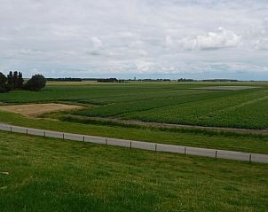 Uitgestrekt uitzicht over de velden nabij Vakantiehuis in Jannum, Friesland.