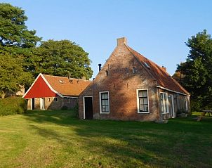Rustieke gebouwen bij Huisje in Jannum, vakantiehuis in Friesland.