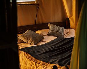 Verblijf 268408 - Tenthuis Het Friese platteland - Tenthuisje met warme privédouche naast de tent met Hottub