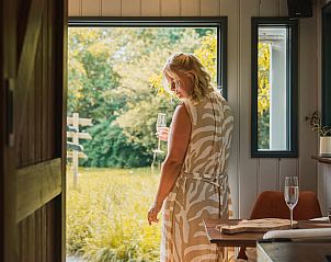 Geniet van de serene natuur vanuit Vakantiehuisje in Waskemeer, een charmante vakantiewoning op het Friese platteland in Friesland.