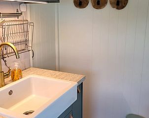 Functionele keuken in Vakantiehuis in Jelsum, perfect voor een vakantie in Friesland.