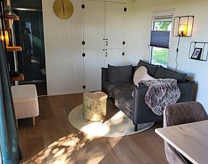 Gezellige zithoek in Vakantiehuis in Jelsum, ideaal voor comfort in Friesland.