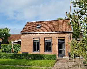 Buitenkant van Vakantiehuis in Burdaard, charmante vakantiewoning op het Friese platteland in Friesland.