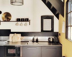 Volledig uitgeruste keuken in Vakantiehuis in Burdaard, perfect voor zelfvoorzienend verblijf in Friesland.