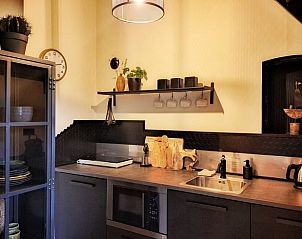 Gezellige keukenruimte in Vakantiehuis in Burdaard, ideaal voor culinaire avonturen op het Friese platteland.