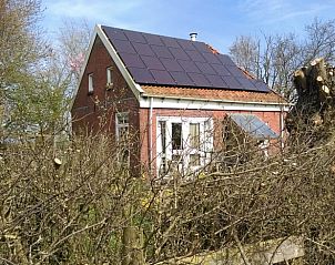 Duurzaam vakantiehuisje in Wyns met zonnepanelen, gelegen op het pittoreske Friese platteland, Friesland.