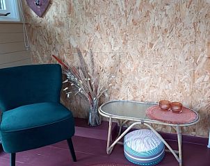 Intieme hoek in Vakantiehuisje in Tijnje, perfect voor ontspanning te midden van het Friese platteland.