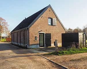 Traditionele buitenkant van Huisje in Bergharen, vakantieverblijf in Rivierengebied, Gelderland.