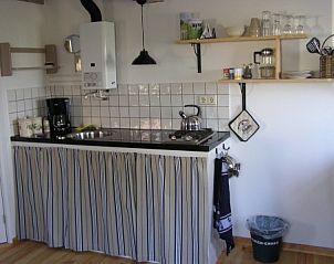 Praktische keuken in De Ruif bed and breakfast, Asperen, Gelderland met moderne voorzieningen.