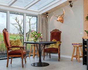 Stijlvolle eetkamer in Vakantiehuis in Culemborg met landelijke charme.