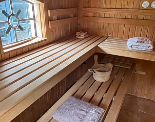Houten sauna in Vakantiehuis in Beuningen, Gelderland biedt rust en ontspanning.
