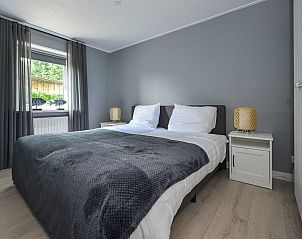 Hoofdslaapkamer met tweepersoonsbed in Vrijstaande woning in Kerkdriel, Rivierengebied, Gelderland.