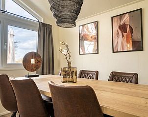 Moderne badkamer in Vakantiehuis Hackfort 6 in Kerkdriel voor een ontspannen verblijf.