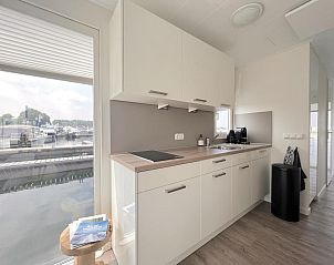 Volledig uitgeruste keuken in Mi La Luna vakantiehuis in Kerkdriel, Gelderland met modern design.