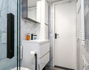 Stijlvolle badkamer in The Queen vakantiehuis in Kerkdriel, ideaal voor een luxe verblijf in Gelderland.