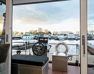 Stuurhut met prachtig uitzicht op de jachthaven in The Queen vakantiehuis, gelegen in Kerkdriel, Rivierengebied.